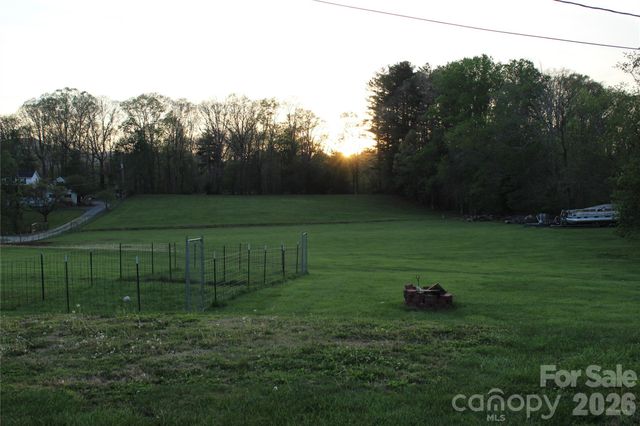 300 Banner Farm Road, Mills River, NC 28759