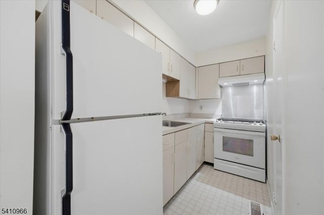 504 Clark Circle, Raritan Twp., NJ 08822