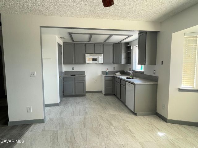 10416 Peach Avenue, California City, CA 93505