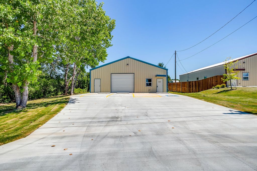3601 Plaza East Court, Granbury, TX 76049