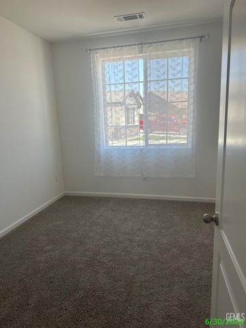 716 Montejo Court, Delano, CA 93215