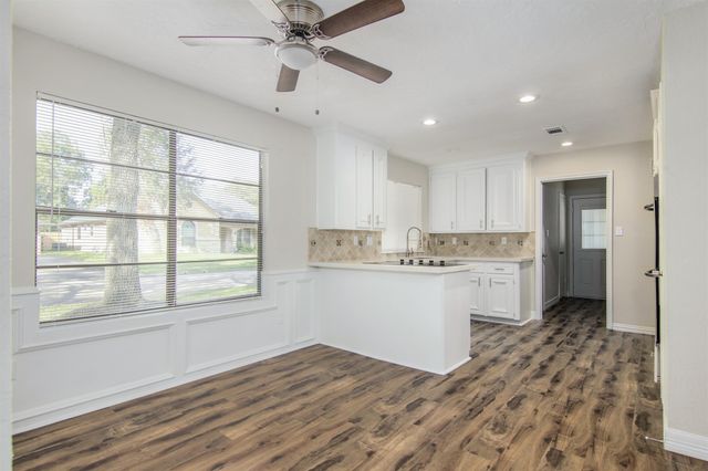 2716 Pine Cone Lane Corner, Pearland, TX 77581