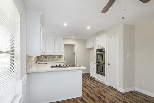 2716 Pine Cone Lane Corner, Pearland, TX 77581