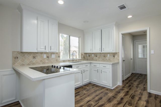 2716 Pine Cone Lane Corner, Pearland, TX 77581