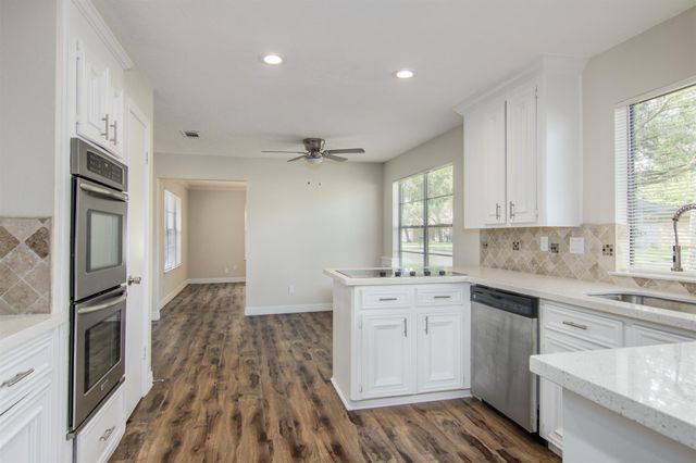 2716 Pine Cone Lane Corner, Pearland, TX 77581
