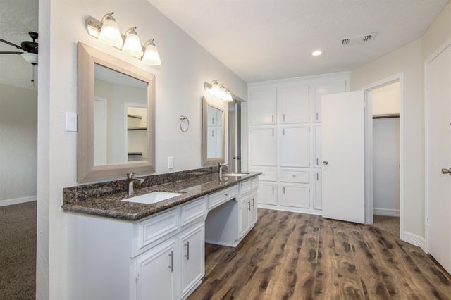 2716 Pine Cone Lane Corner, Pearland, TX 77581