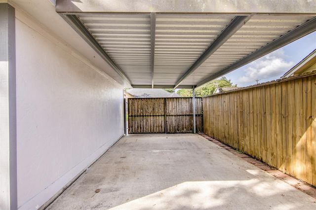 2716 Pine Cone Lane Corner, Pearland, TX 77581