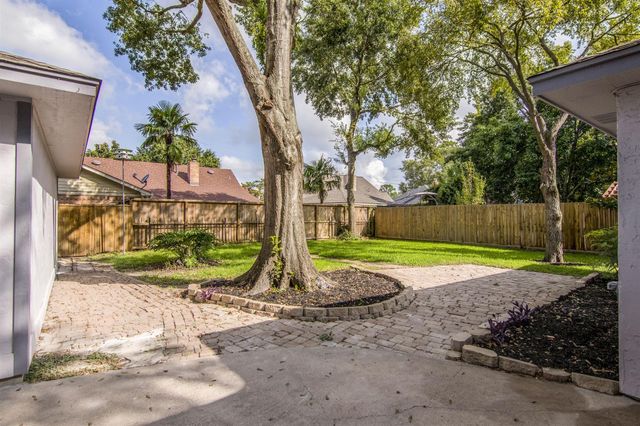 2716 Pine Cone Lane Corner, Pearland, TX 77581