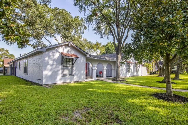 2716 Pine Cone Lane Corner, Pearland, TX 77581