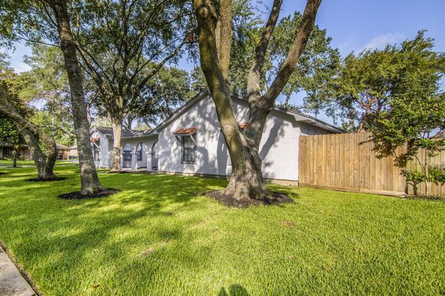 2716 Pine Cone Lane Corner, Pearland, TX 77581