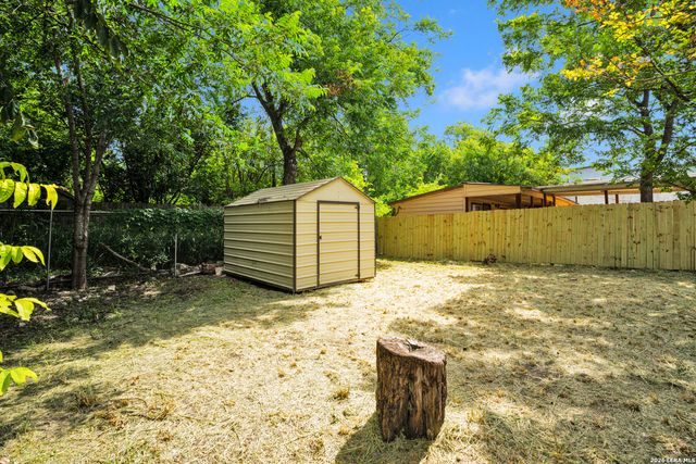 1615 W Commerce St, San Antonio, TX 78207