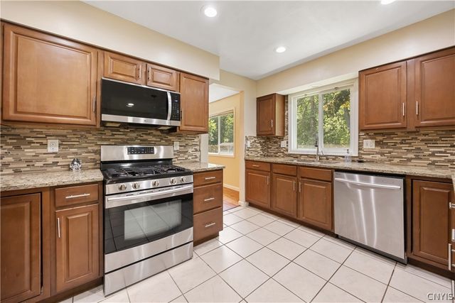 204 Donlin Drive, Salina, NY 13088
