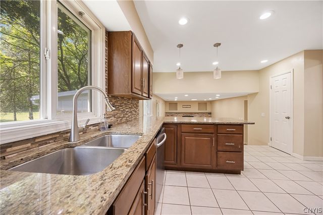 204 Donlin Drive, Salina, NY 13088