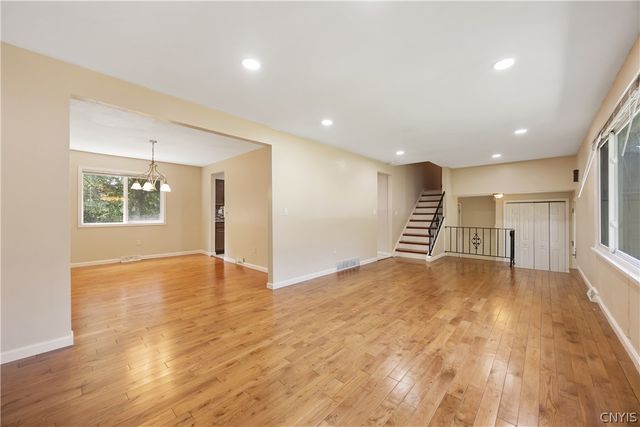 204 Donlin Drive, Salina, NY 13088