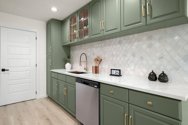 1400 S Meadows DR, Austin, TX 78758