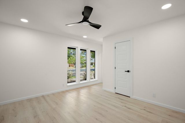 1400 S Meadows DR, Austin, TX 78758