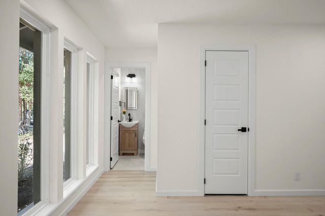 1400 S Meadows DR, Austin, TX 78758