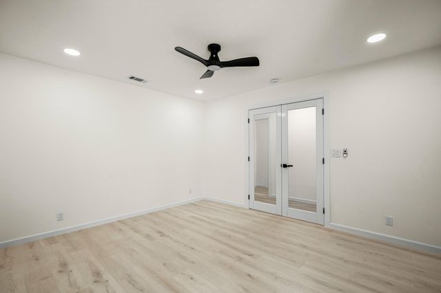 1400 S Meadows DR, Austin, TX 78758