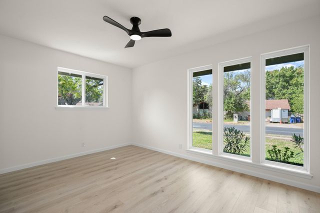 1400 S Meadows DR, Austin, TX 78758