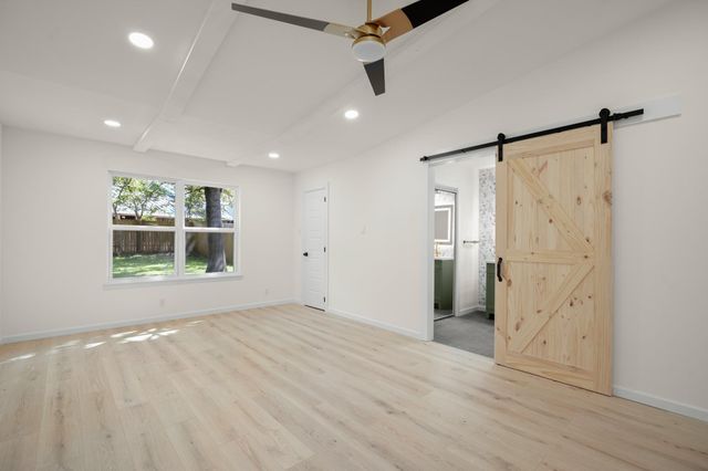 1400 S Meadows DR, Austin, TX 78758