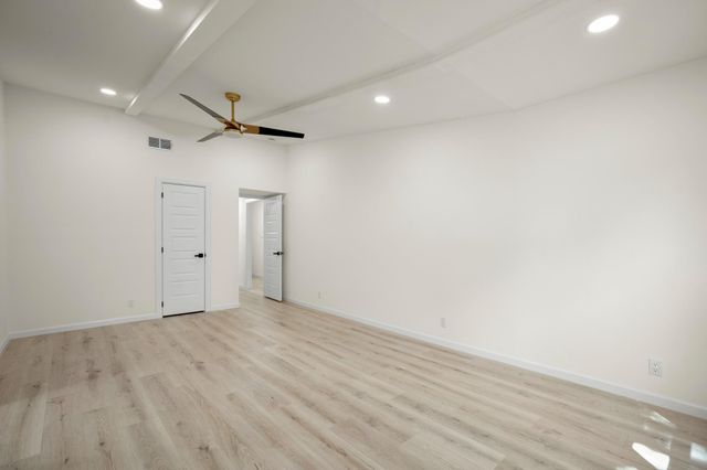1400 S Meadows DR, Austin, TX 78758