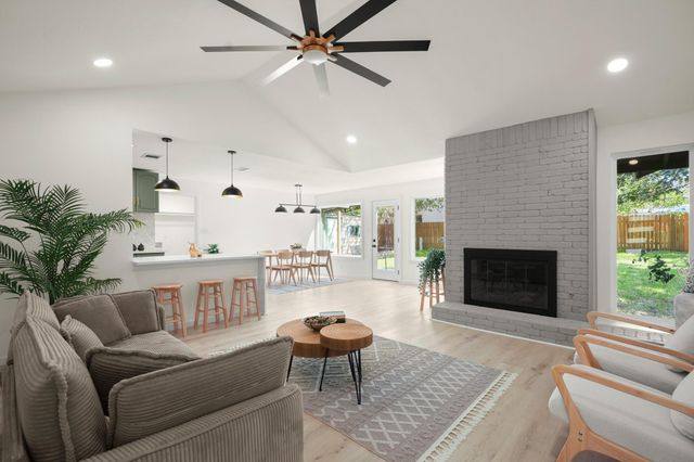 1400 S Meadows DR, Austin, TX 78758
