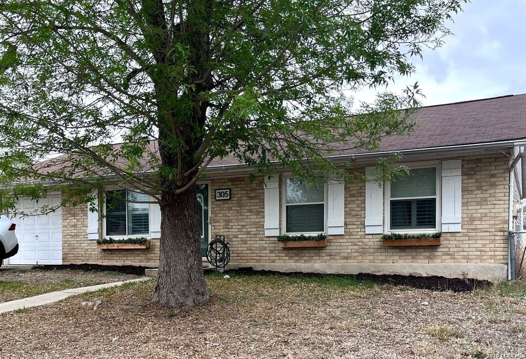 305 Jeanette, Converse, TX 78109