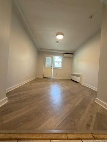 195-27 37 Ave First Fl, Flushing, NY 11358