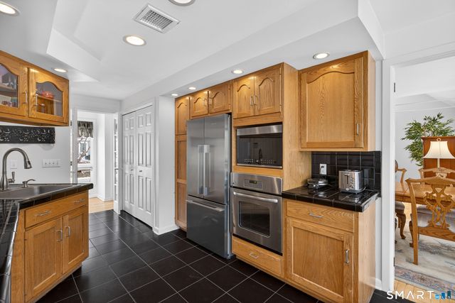 14 Centre Village Drive 14, Madison, CT 06443