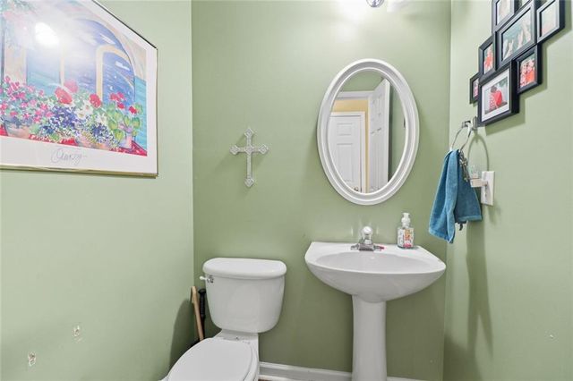 15 High Point Circle, Newnan, GA 30265