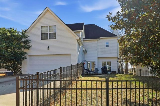 15 High Point Circle, Newnan, GA 30265