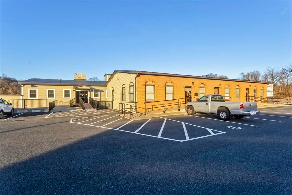 55 Main St 204, Chicopee, MA 01020