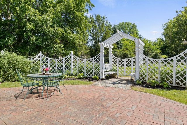 2 Esker Rise, Victor, NY 14564