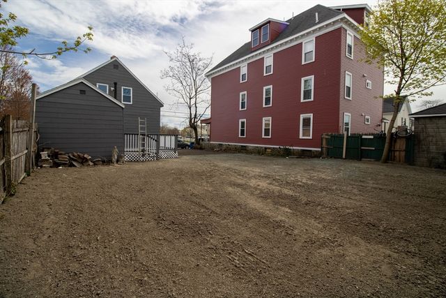 40-42 Holly St, Lawrence, MA 01841