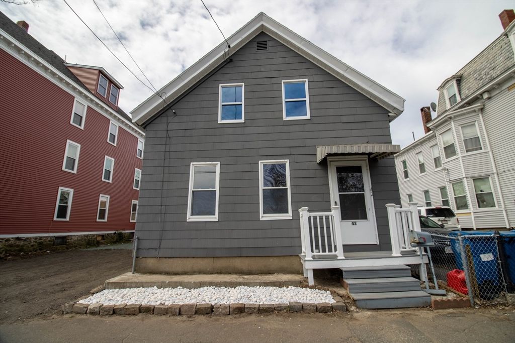 40-42 Holly St, Lawrence, MA 01841