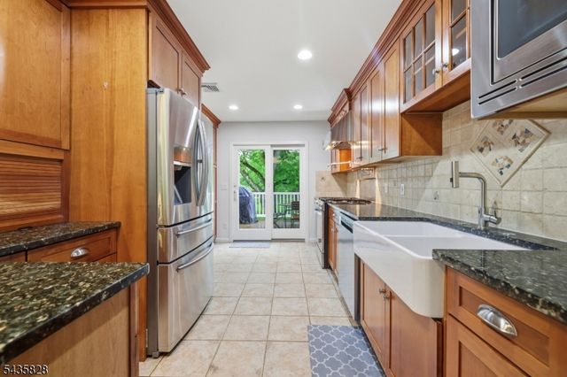 25 King George Rd, Warren Twp., NJ 07059