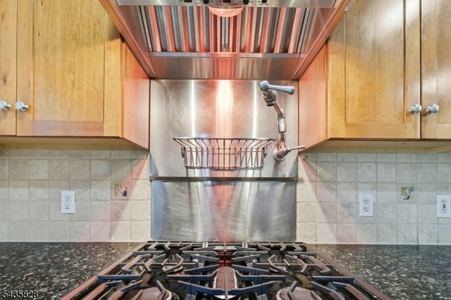 25 King George Rd, Warren Twp., NJ 07059