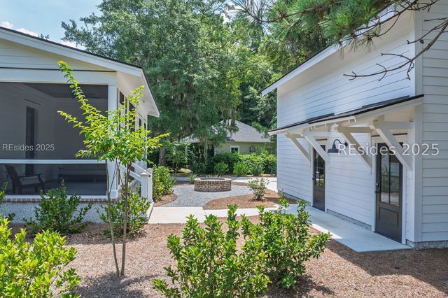 20 Millers Pond Dr, Beaufort, SC 29907