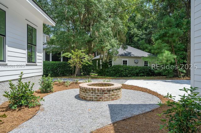 20 Millers Pond Dr, Beaufort, SC 29907