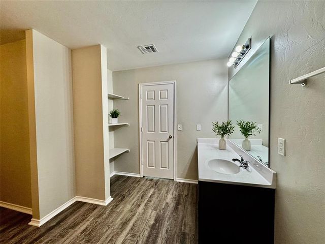 5303 Nicole Drive, Tuttle, OK 73089