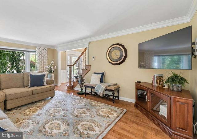 2042 COUNTRY CLUB DR, Doylestown, PA 18901