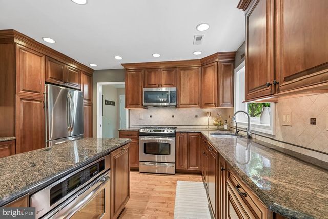 2042 COUNTRY CLUB DR, Doylestown, PA 18901