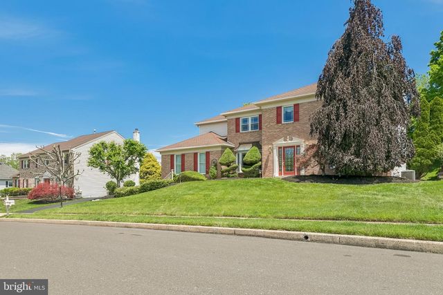 2042 COUNTRY CLUB DR, Doylestown, PA 18901