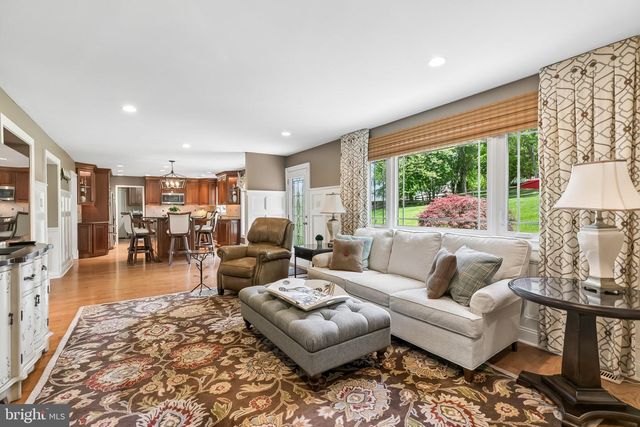 2042 COUNTRY CLUB DR, Doylestown, PA 18901