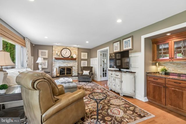 2042 COUNTRY CLUB DR, Doylestown, PA 18901