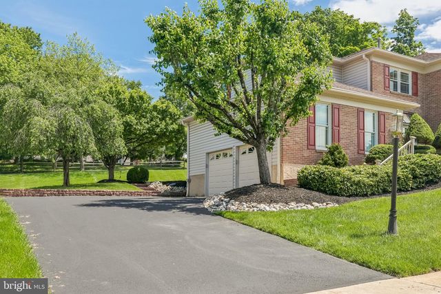 2042 COUNTRY CLUB DR, Doylestown, PA 18901