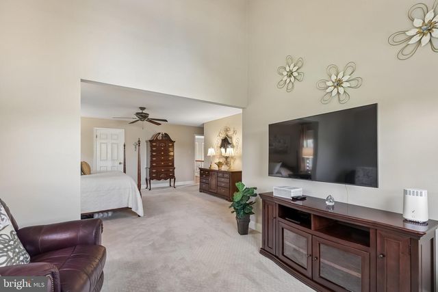 2042 COUNTRY CLUB DR, Doylestown, PA 18901