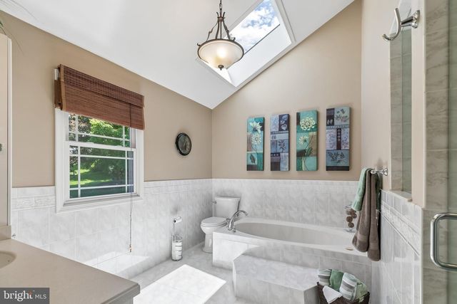 2042 COUNTRY CLUB DR, Doylestown, PA 18901
