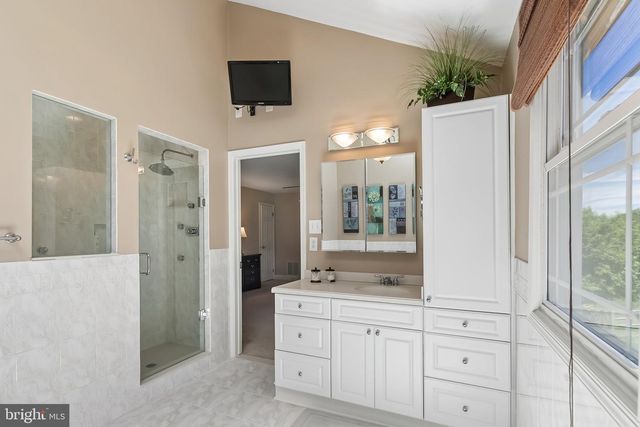 2042 COUNTRY CLUB DR, Doylestown, PA 18901
