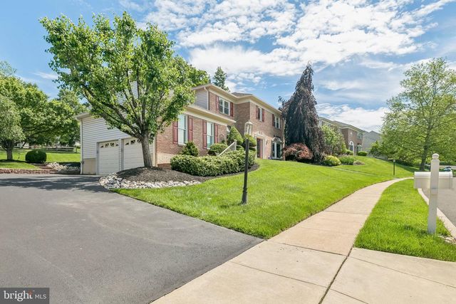 2042 COUNTRY CLUB DR, Doylestown, PA 18901